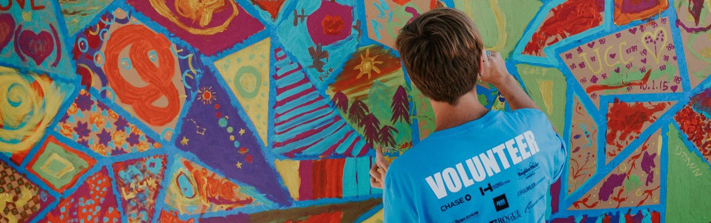 volunteer-painting-horiz volunteer